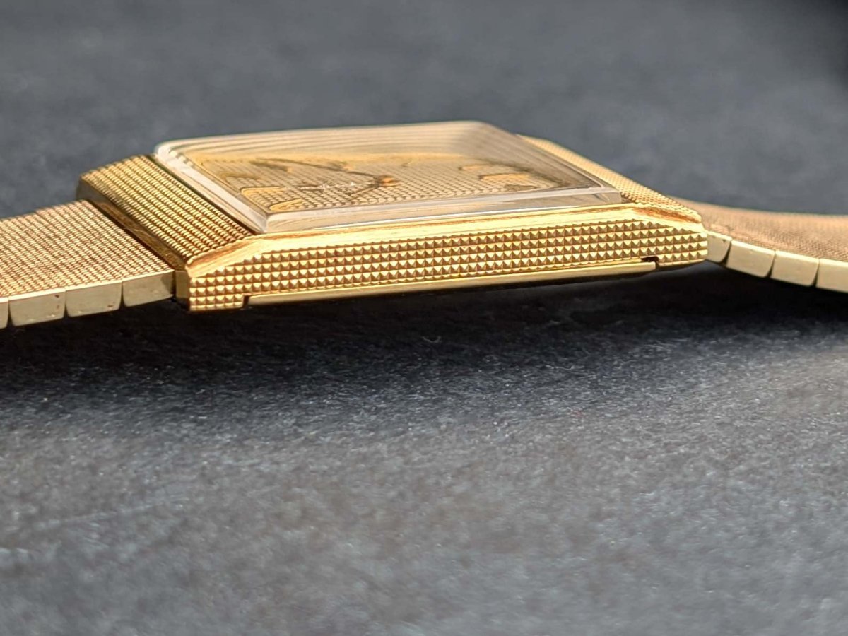 18K Gold Movado - Clous de Paris - 1960s - Rectangular Wristwatch