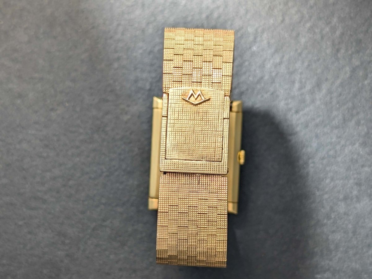18K Gold Movado - Clous de Paris - 1960s - Rectangular Wristwatch