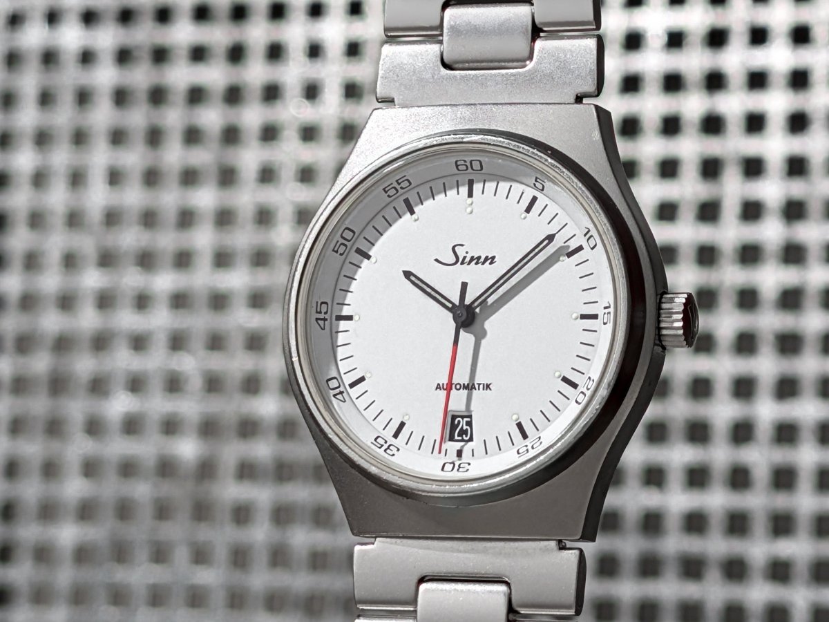 Sinn 444 Sportuhr White Dial Steel Bracelet Wristwatch