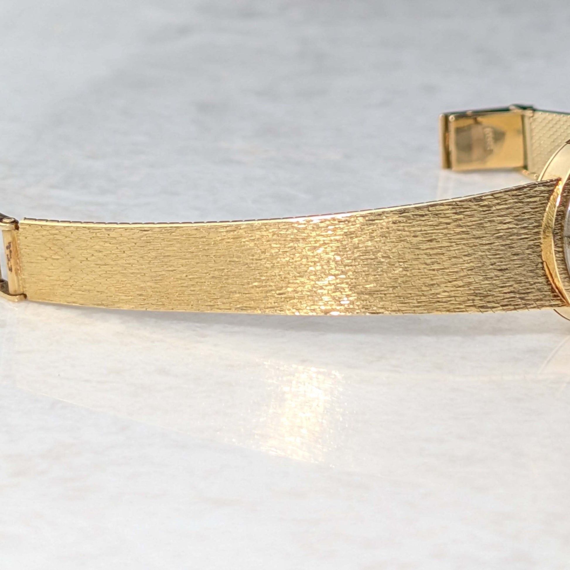 Breitling Cocktail-Uhr für Damen aus 14 Karat Gold mit Milanaise