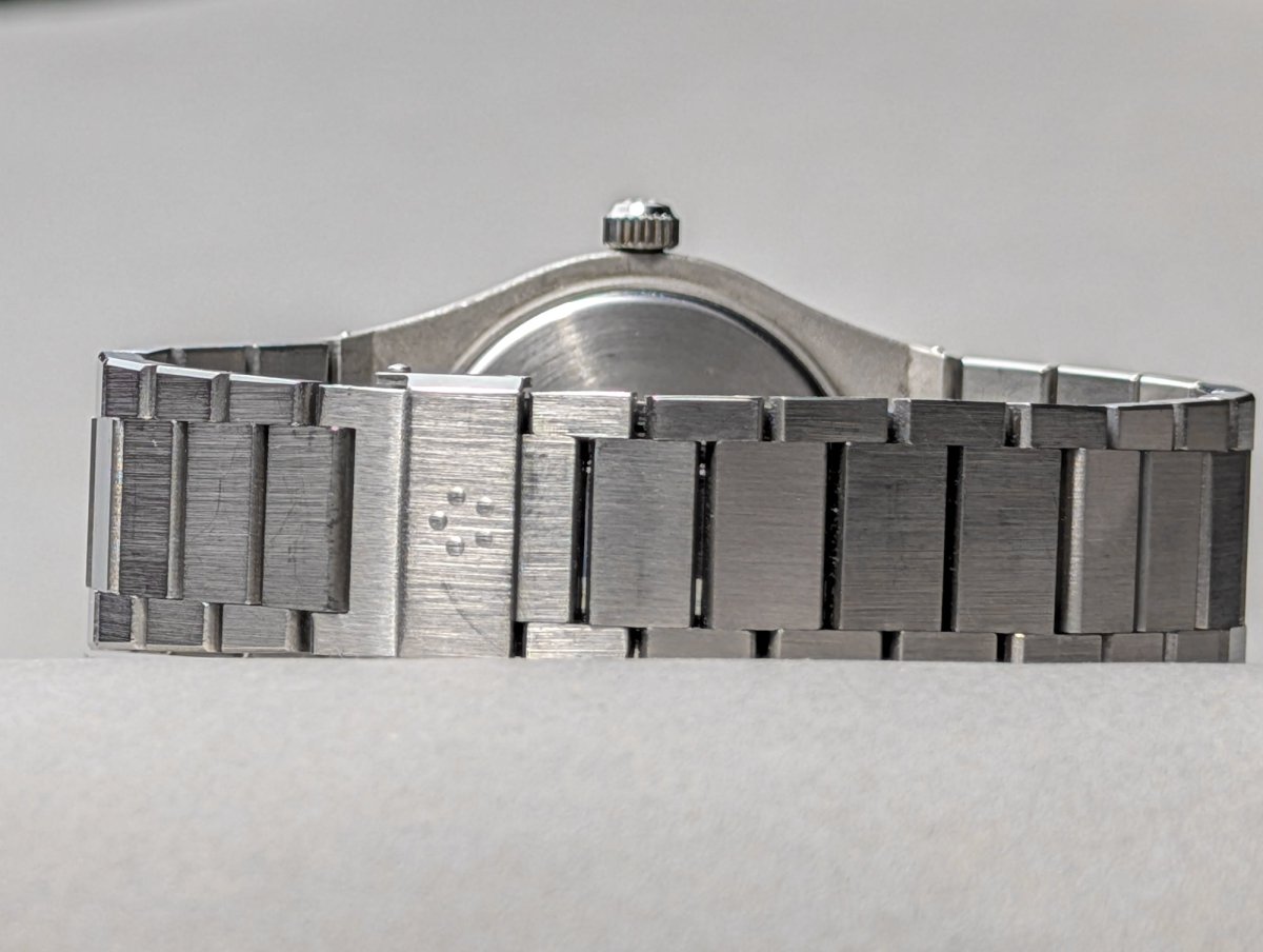 Eterna Kontiki Royal Quartz Ref 729 bracelet with Mahagony Box Wristwatch