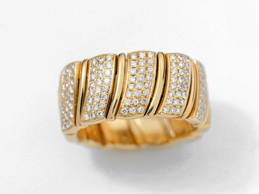 Extraordinary 18k Gold Ring with Diamond Pavé Setting Ring