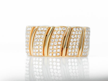 Extraordinary 18k Gold Ring with Diamond Pavé Setting Ring