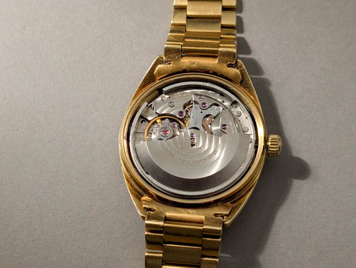 IWC Yacht Club 18k Gold R 811 A Wristwatch