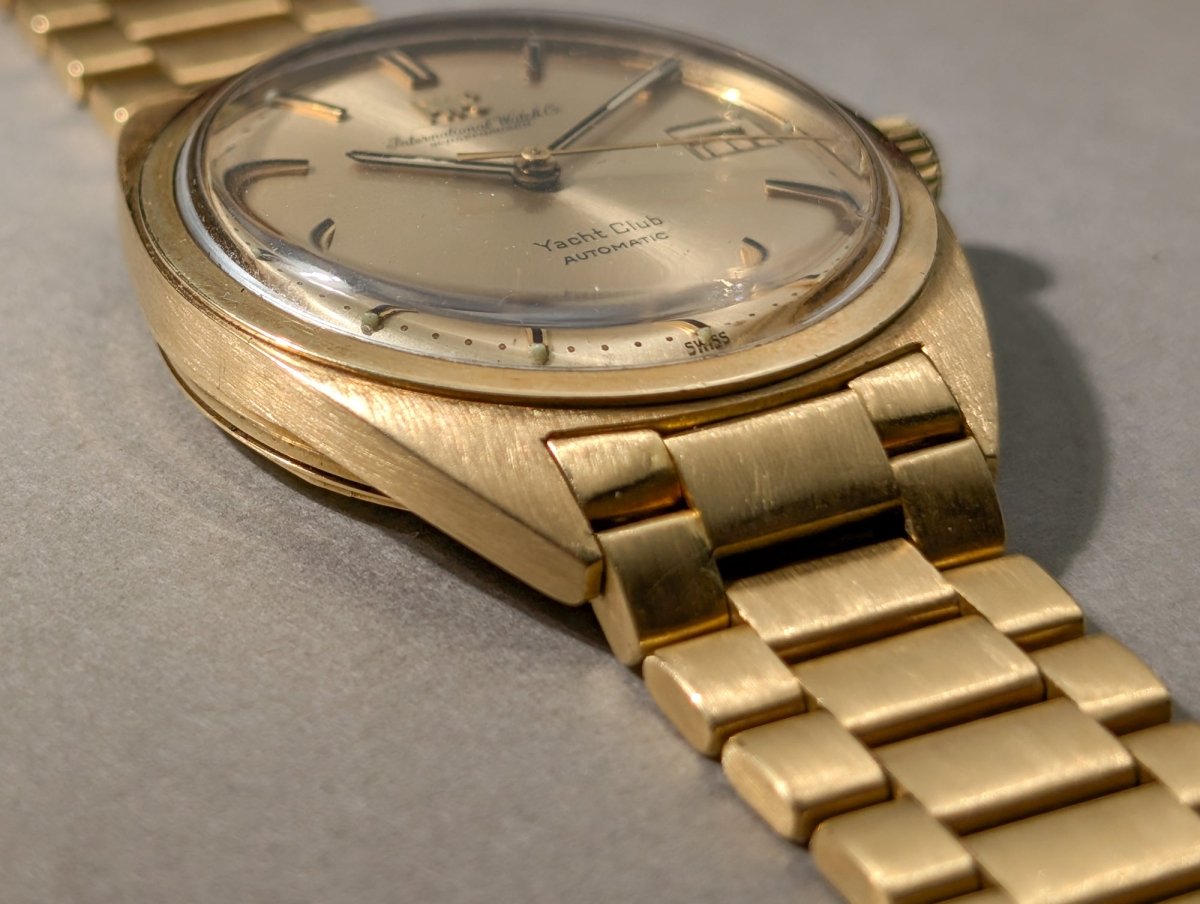 IWC Yacht Club 18k Gold R 811 A Wristwatch