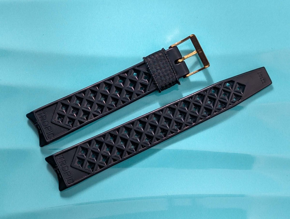 NOS Tropic Strap Black Rubber 19 mm Curved Ends 22507 Strap / Bracelet