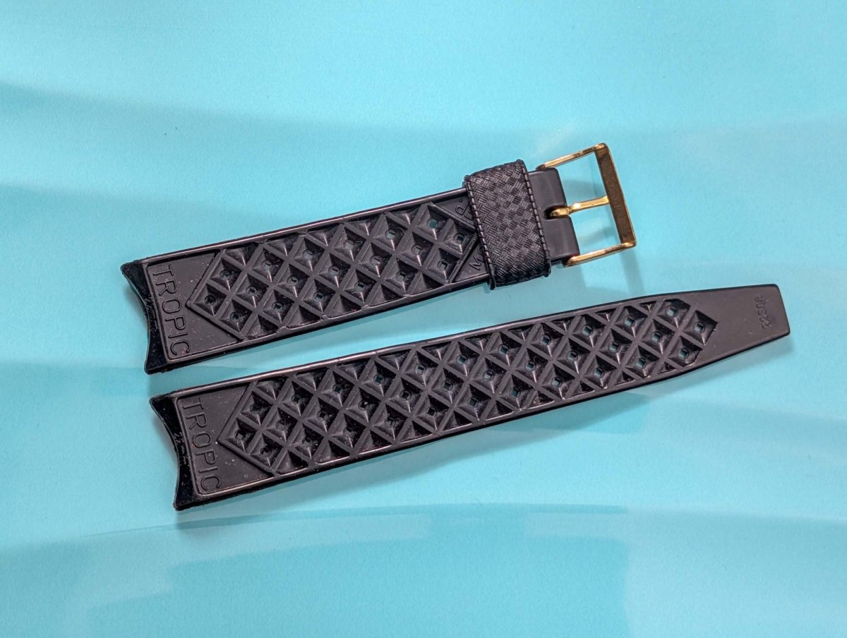 NOS Tropic Strap Black Rubber 20 mm Curved Ends 22508 Strap / Bracelet