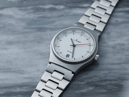 Sinn 444 Sportuhr White Dial Steel Bracelet Box Manual Wristwatch