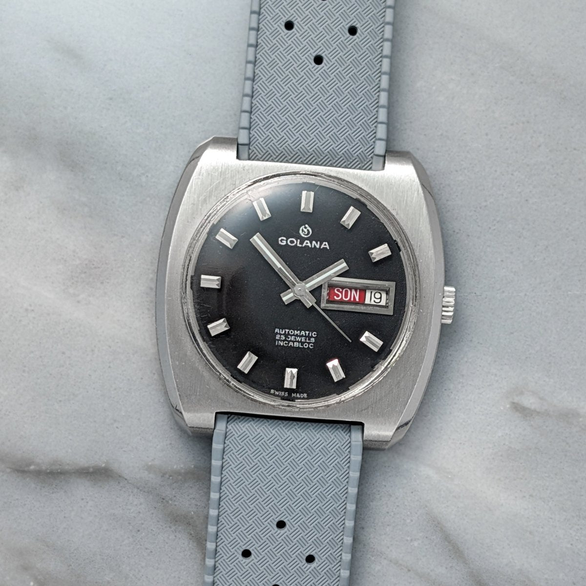 Vintage Golana Day Date Cushion Case 1265 – 10bps