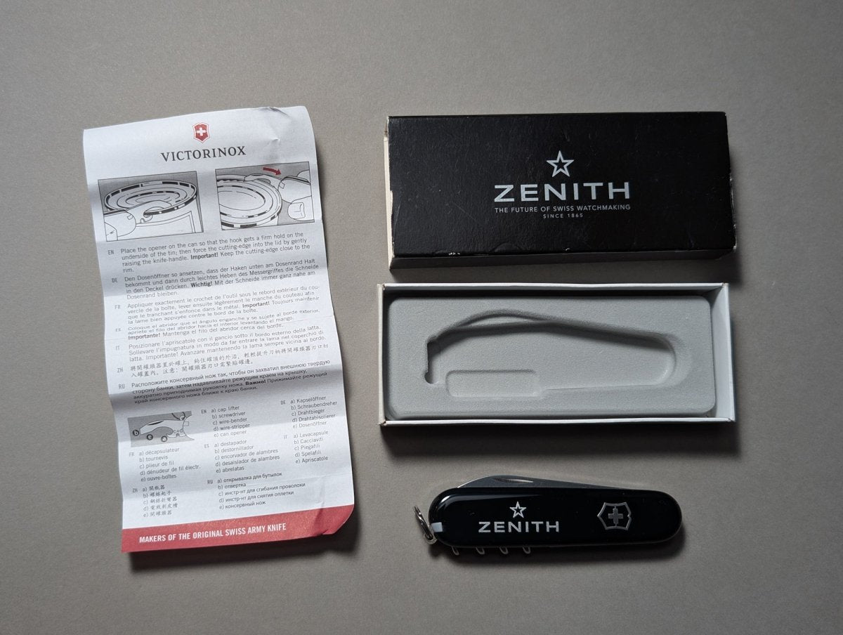 Zenith Victornix Officer Pocket Knife New Collectible